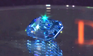 Video: Cận cảnh viên kim cương xanh lam lớn nhất thế giới