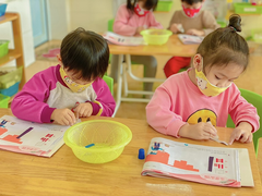 Sau 2 tuần mở cửa trường, tỷ lệ giáo viên, học sinh mắc COVID-19 tăng mạnh