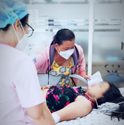 Uống nước ngọt quá nhiều, bé gái 13 tuổi phải nhập viện cấp cứu