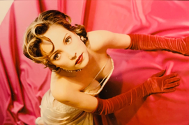 Nhan sắc lai Tây rực rỡ của ca sĩ Thanh Hà thời trẻ