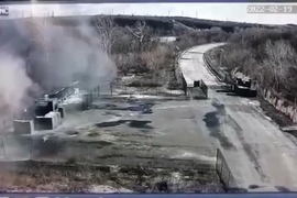 Ukraine tạm đóng một chốt kiểm soát ở Đông Donbass 