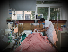 Tổn thương não sau khi uống rượu mua ở cửa hàng tạp hóa 