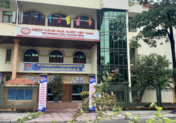 Quảng Bình: Phê bình 9 cán bộ ngân hàng tự ý bỏ nhiệm sở đi du lịch, hát karaoke