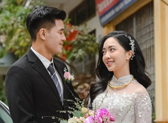 Ảnh ăn hỏi của Hà Đức Chinh và bạn gái hot girl