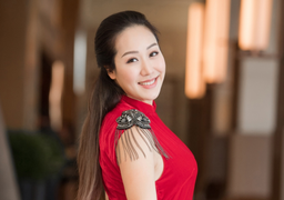 Hoa hậu Ngô Phương Lan từng phải mổ cấp cứu khi sinh con