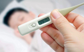 Sốt lâu không hạ khi mắc COVID-19, xử trí thế nào?