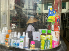 Kit test nhanh COVID-19 ngày càng đắt, giá vọt lên trên 100.000 đồng/bộ