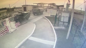 Các phương tiện quân sự từ phía Crimea dồn dập tiến vào Ukraine