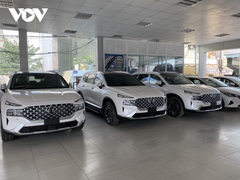 Khan hàng, đại lý Hyundai tạm dừng ký hợp đồng mua SantaFe