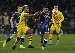 Adama Traore, Aubameyang toả sáng, Barca vào vòng 1/8 Europa League