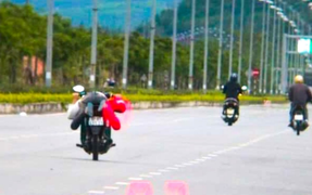 'Quái xế' phóng xe máy tốc độ gần 100km/h ‘thông chốt’ cảnh sát giao thông
