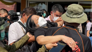 Bạn trai suy sụp khi nhận thi thể nữ diễn viên ‘Chiếc lá cuốn bay’