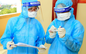 Thêm 11.517 ca COVID-19, Hà Nội khẩn trương giải trình tự gene