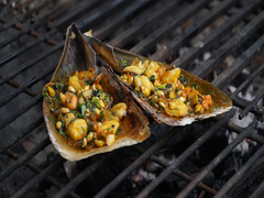 Món bàn mai cực đắt khách ở Quang Ninh, ai muốn ăn phải xếp hàng chờ tới lượt