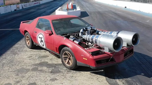 Những chiếc ô tô 'độ' khoang động cơ cực dị