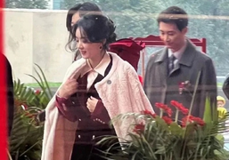 Triệu Lệ Dĩnh gầy như cây sậy khiến fan hốt hoảng