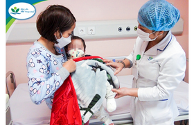 Xông phòng COVID-19, bé 6 tháng tuổi bị nhiễm trùng máu 