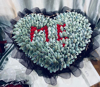 Bó hoa hơn 100 triệu đồng tặng mẹ ngày 8/3