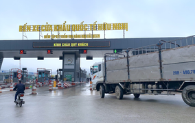 Lạng Sơn khuyến cáo doanh nghiệp hạn chế đưa hoa quả tươi lên cửa khẩu