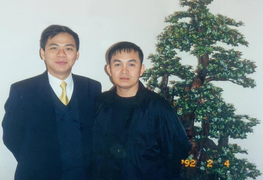 Xuân Hinh khoe ảnh chụp cùng tỷ phú Phạm Nhật Vượng 30 năm trước