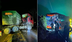 Xe khách biến dạng sau va chạm, 7 người thương vong