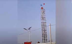 Video: Cụ ông Trung Quốc dựng tháp gỗ cao 10m để tập thể dục