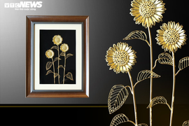 Tranh hướng dương mạ vàng giá 50 triệu đồng, đại gia Hà thành mua làm quà 8/3