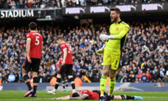 Man Utd chỉ đáng là 'quân xanh' để Man City đá tập 