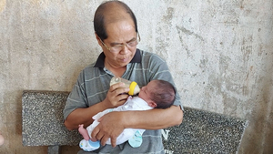 Video: 'Ông Bụt' của 126 trẻ mồ côi