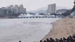 Video: Khoảnh khắc cây cầu dài 280m bị phá hủy ở Trung Quốc