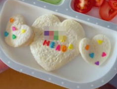 Dân mạng phẫn nộ với 'Bà mẹ tồi nhất thế giới' viết bậy lên đồ ăn của con