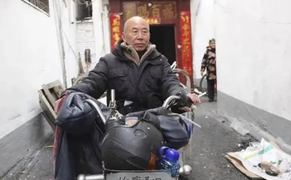 Cụ ông thu gom ve chai quyên góp tiền cho học sinh nghèo suốt 18 năm