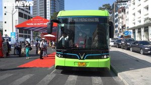 Ảnh: Xe buýt điện thông minh chính thức lăn bánh tại TP.HCM