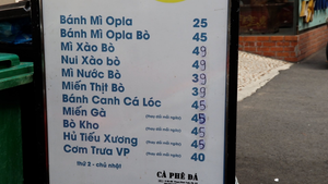 Video: Nhiều hàng quán ở TP.HCM treo biển tăng giá bán