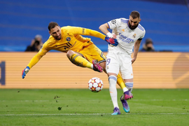 PSG thua đau Real Madrid, HLV Pochettino chê trọng tài thậm tệ