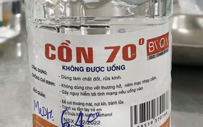 Cảnh báo cồn công nghiệp độc hại được bán tại các nhà thuốc