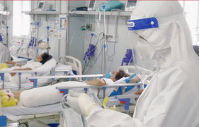 Nhiều bệnh viện lo thiếu nhân lực do y, bác sĩ mắc COVID-19 