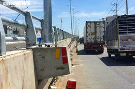 Ảnh: Trụ đèn trên cầu vượt Dầu Giây được xây dựng kiểu 'khó hiểu'