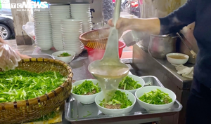 Xăng dầu cùng gas lên 'đỉnh', hàng quán Hà Nội gấp gáp đẩy giá 