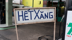 Video: Nhiều cây xăng tại TP.HCM treo biển hết hàng trước ngày điều chỉnh giá