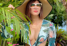 Sắc vóc gợi cảm khó rời mắt của MC Nguyễn Cao Kỳ Duyên tuổi U60