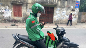 Video: Xăng tăng kỷ lục, tài xế công nghệ tắt app làm việc xuyên đêm