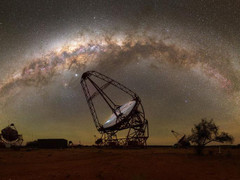 Ngôi sao 'ma cà rồng' 15 năm nổ 1 lần, 'hút máu' sao khác