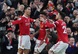 Ronaldo lập hattrick, Man Utd thắng kịch tính Tottenham