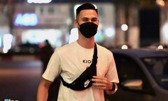 Tân binh Adriano Schmidt được săn đón trong ngày hội quân tuyển Việt Nam