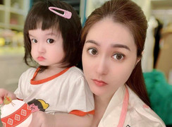 Đoàn Di Băng khoe con gái mới 1 tuổi đã 'kiếm' chục tỷ đồng