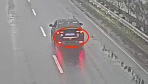 Xe 'nhái' biển xanh chạy ngược chiều suốt 15km trên cao tốc Nội Bài - Lào Cai