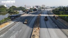 Ảnh: Cận cảnh đại lộ Nguyễn Văn Linh gồm 10 làn xe sắp hoàn tất