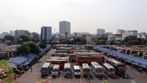 Video: Xăng dầu tăng kỷ lục, doanh nghiệp vận tải ở TP.HCM xin tăng giá vé