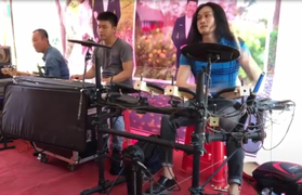 'Ca sĩ' khiến ban nhạc hoang mang bất lực